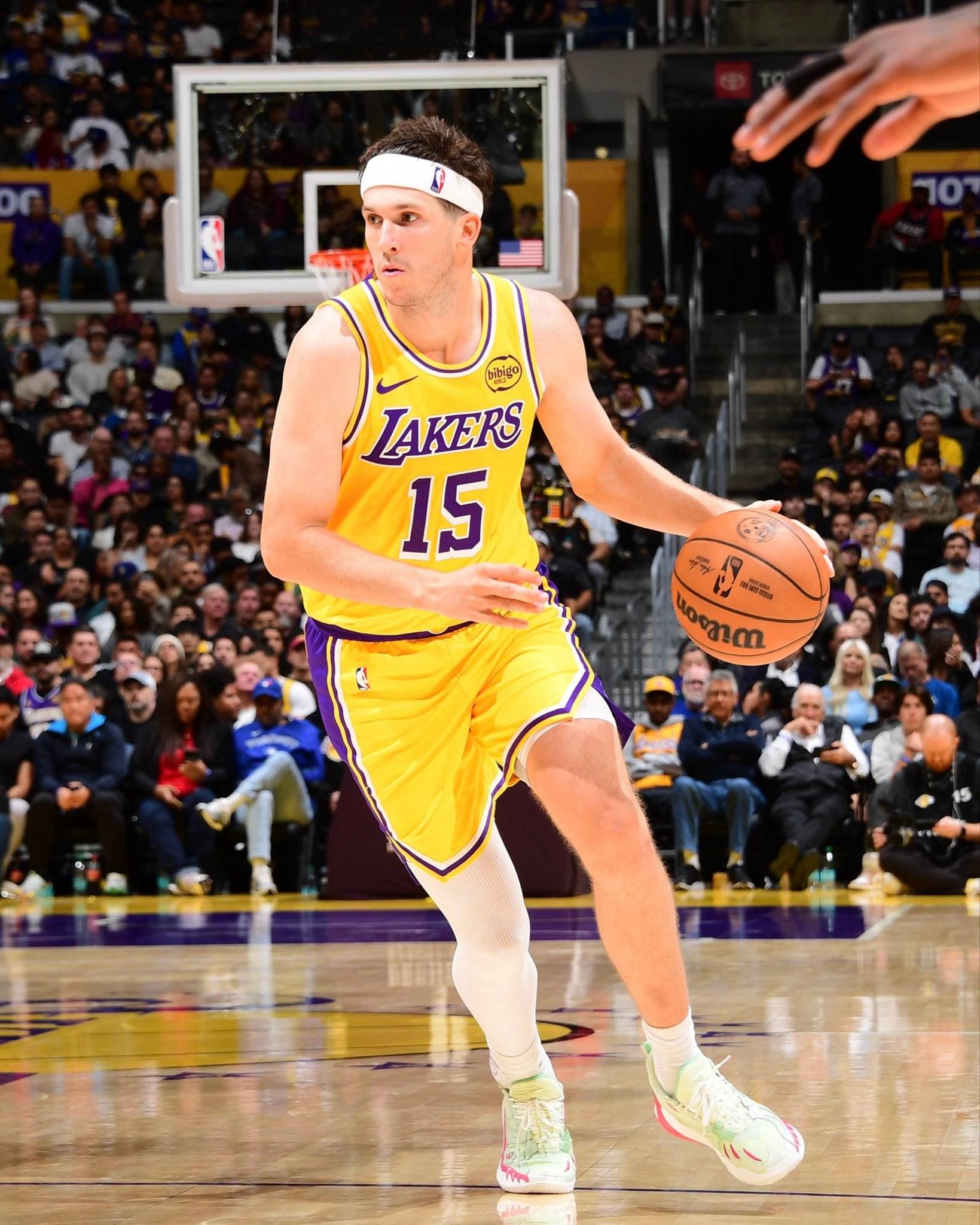 包含转会期突围战来临，洛杉矶湖人围绕NBA总决赛止住颓势，信心回归，年轻球员得到机会的词条